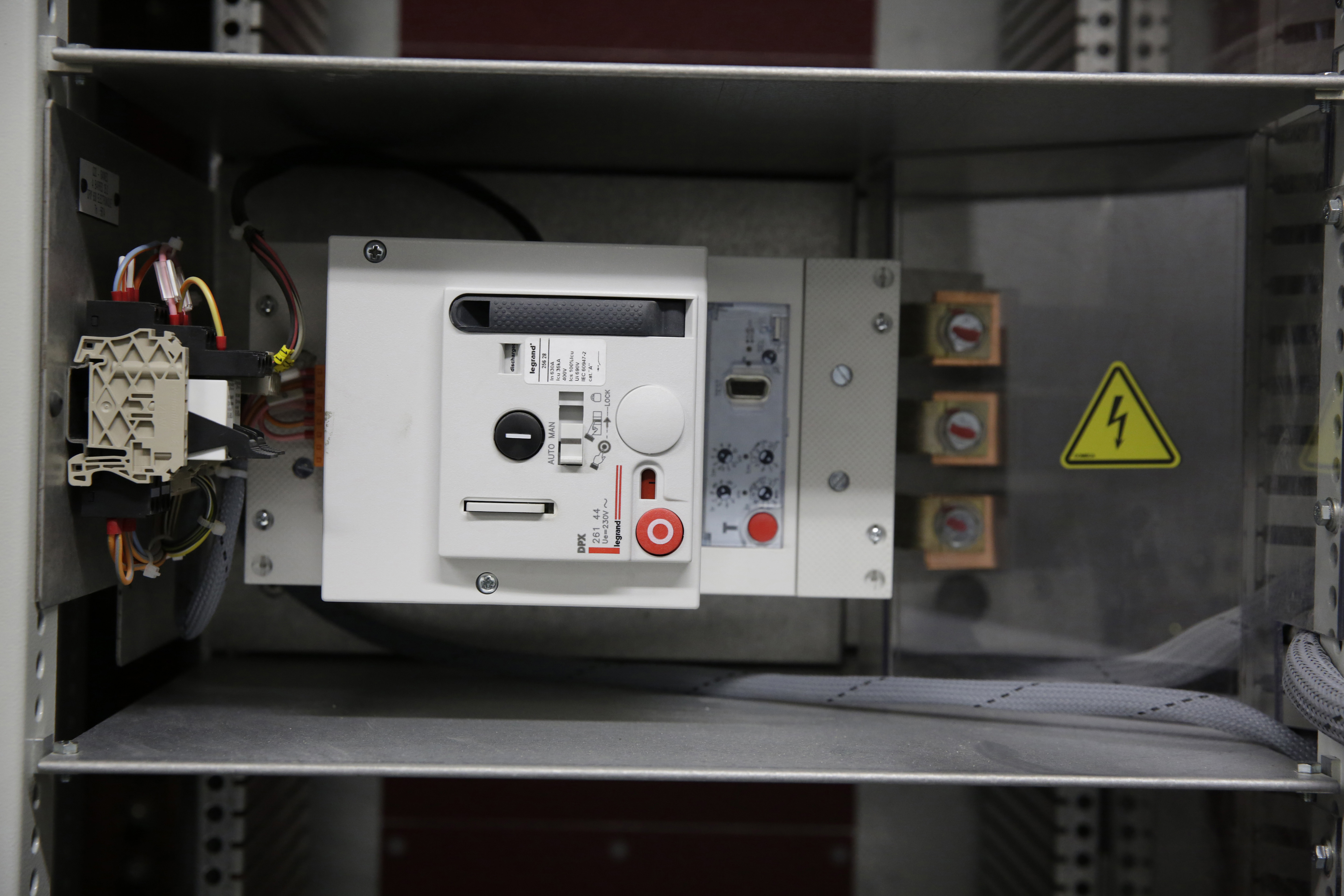 NAPĘD SILNIKOWY DO DPX 400/630 230 V, Legrand
