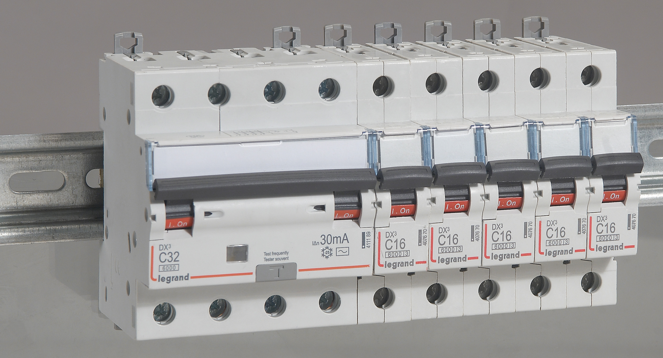 WYŁĄCZNIK RÓŻNICOWONADPRĄDOWY P 314 4P C 32A 30MA TYP AC SERII DX3, Legrand