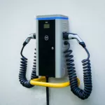 Ładowarka Samochodowa; Neon; Ścienna; 1 faza; 14,8 kW; 2 punkty ładowania; Kabel T2 spiralny; modem 4G/ LTE; RFID; MID; wyłącznik różnicowoprądowy 30mA klasa A, wyłącznik nadprądowy 40A klasa C