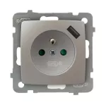 KARO Gniazdo pojedyncze z uziemieniem z przesłonami torów prądowych, z ładowarką USB - kolor srebrny perłowy