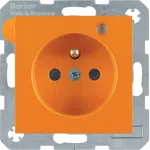 B.X/S.1 Gniazdo z uz. i LED kontrolną z podwyż. ochr. st., pomarańczowy