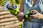 24 V nożyce do przycinania trawy i żywopłotów Greenworks G24SHTK2 zestaw ładowarka + aku 2 Ah