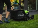 40 V kosiarka 46 cm z napędem Greenworks GD40LM46SPK4 zestaw ładowarka + aku 4 Ah