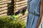 24 V nożyce do przycinania trawy i żywopłotów Greenworks G24SHTK2 zestaw ładowarka + aku 2 Ah