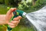 Zraszacz pistoletowy regulowany z płynna regulacją strumienia 15G709