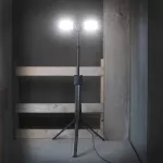 Akumulatorowa lampa budowlana 5000 lm ze zintegrowanym statywem TOWER 5 CONNECT 03.6105C