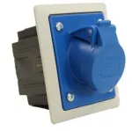 Gniazdo tablicowe skośne z puszką podtynkową i ramką 32A 230V 2P+Z 80x97mm