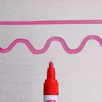 Marker Paint ze średnią czerwoną końcówką, Sakura