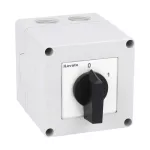 7GN2510P Łącznik krzywkowy serii 7GN, rozłącznik, 3 pola, 25A, w obudowie 75x75mm i czarnym pokrętłem