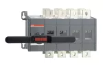 OT1250E04CP Przełącznik (I-0-II) 1250A, 4P, napęd z przodu, z wałkiem i czarną rączką IP65, montaż na płycie montażowej, zestaw