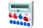 Rozdzielnica RSS05 IP44 okienko inspekcyjne 18 modułów wyposażona w okablowanie do podłączenia zabezpieczeń z gniazdami: 1x63A 3P+N+Z 400V~ 1x32A 3P+N+Z 400V~ 1x16A 3P+N+Z 400V~ 1x32A 2P+Z 250V~ 6h 6x16A 2P+Z 250V~