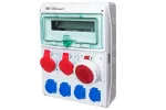 Rozdzielnica RSS04 IP44 okienko inspekcyjne 12 modułów wyposażona w okablowanie do podłączenia zabezpieczeń z gniazdami: 1x63A 3P+N+Z 400V~ 2x32A 3P+N+Z 400V~ 4x16A 2P+Z 250V~