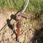 Złącze ścinane nVent ERICO z wpustem, brąz, zakres kabli 6–6