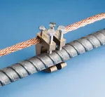 Klamra uziemiająca do prętów zbrojeniowych, przeznaczony do dużych obciążeń, #8 pełny–2/0 linkowy, 10 mm² linkowy–70 mm² linkowy, 8–18 mm, #3–#6, 10M–