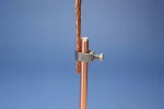 Klamra do pręta uziemiającego ze stali nierdzewnej, do połączenia typu pręt-przewód, 1/2"–5/8" dia, #12 linkowy–#2 linkowy, 4 mm² linkowy–25 mm² linko