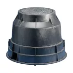Obudowa rewizyjna z wycięciem na rurę osłonową, polietylen o wysokiej gęstości (HDPE), 619 mm OD, 464 mm