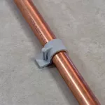 RING FRF /1 Pojedynczy klips rurowy z zatyczką, 22 mm OD