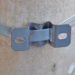 Wspornik do znaku z otworami szczelinowymi, 140 mm
