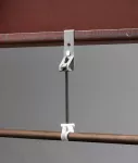 nVent CADDY Rod Lock wieszak ze stali sprężynowej dla prętów z zaciskiem kołnierzowym do krawędzi płatwi, 4–6,5 mm Kołnierz