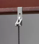 nVent CADDY Rod Lock wieszak ze stali sprężynowej dla prętów z zaciskiem kołnierzowym do krawędzi płatwi, 4–6,5 mm Kołnierz