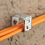 Uchwyt kablowy nVent CADDY, ognioodporny, metalowy, 15 kabli
