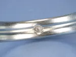 nVent CADDY Macrofix Plus NI EZ z łatwym zamknięciem, 2 1/2" rury, 65 DN, 75–76,1 mm OD, M10 Pręta