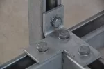 Przesunięty łącznik kątowy z 4-ma otworami 1-3, prawy, 90 mm x 95 mm x 50 mm