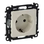 VALENA LIFE GNIAZDO 2 P+Z Z PRZESŁONĄ KREMOWE 16 A – 250 V~, Legrand