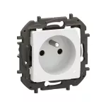 NOWE NILOE - GNIAZDO 2P+Z Z PRZESŁONĄ, ZACISKI ŚRUBOWE 16 A - 250 V~ BIAŁE