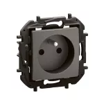 NOWE NILOE - GNIAZDO 2P+Z Z PRZESŁONĄ, ZACISKI ŚRUBOWE 16 A - 250 V~ STALOWE