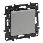 Niloe Step - łącznik jednobiegunowy 10 AX podświetlany- kolor aluminium, Legrand