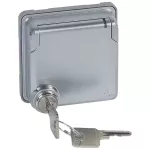 Soliroc - Adapter do osprzetu Mosaic z klapka blokowaną kluczem - IP55, Legrand