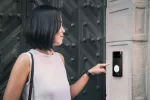 Panel zewnętrzny n/t wideo Linia 3000 z kamerą szerokokątną i czytnikiem zbliżeniowym - kolor czarny, Bticino