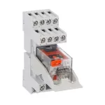 HRA604CA024K4 Zestaw złożony z przekaźnika miniaturowego ze wskaźnikiem LED i przyciskiem mechanicznym, 24VAC, 5A, styki 4 C/O. Gniazdo z zaciskami śrubowymi i obejmą wyrzutnikową