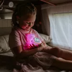 MARY'S lampka nocna z budzikiem Jednorożec na biegunach