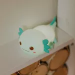 MARY'S lampka nocna LED Aksolotl niebieski