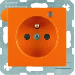 S.1/B.3/B.7 Gniazdo z uz. i LED kontrolną z podwyż. ochr. st., pomarańczowy
