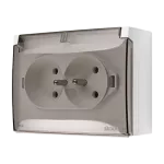 Simon Aquaclick WA-CGZ21CZS-XX-11A Gniazdo wtyczkowe natynkowe, 2x 1-krotne z uziemieniem, klapka transparentna z przesłonami torów prądowych, IP44, Σ16A, 250V~, szybkozłącza; biały