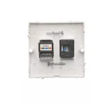 Simon Basic WMUM-0500x2-1011 Gniazdo komputerowe RJ45 kat.5e + telefoniczne RJ12 (moduł). Montaż gniazda na wkręty do puszki; biały
