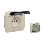 Simon Akord WMAW-33111x-9011 Gniazdo wtyczkowe z uziemieniem, bryzgoszczelne IP44 z przesłonami torów prądowych, klapka transparentna, 16A, 250V~, zaciski śrubowe; beż