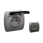 Simon Akord WMAW-33111x-D011 Gniazdo wtyczkowe z uziemieniem, bryzgoszczelne IP44 z przesłonami torów prądowych, klapka transparentna, 16A, 250V~, zaciski śrubowe; aluminiowy