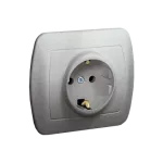 Simon Akord WMAW-42111x-D012 Gniazdo wtyczkowe z uziemieniem typu Schuko, z przesłonami torów prądowych, 16A, 250V~, zaciski śrubowe; aluminiowy