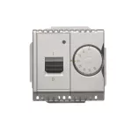 Simon Basic WMUR-011xxx-4011 Regulator temperatury z czujnikiem zewnętrznym, 16A, 230V~. Montaż gniazda na wkręty do puszki; srebrny mat