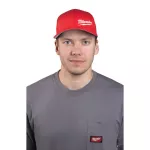 MILWAUKEE CZAPKA Z DASZKIEM CZERWONA L/XL