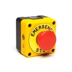 EMAS Kaseta czarno-żółta, stop bezpieczeństwa, ryglowany 40 mm (1NC) z tabliczką opisową "Emergency Stop"