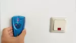Wykrywacz drewna, metalu i przewodów PAN MULTIDETECTOR wskaźnik LED / dżwięk 9V 6F22