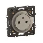 CELIANE 3 - MECHANIZM Z PLAKIETKĄ I UCHWYTEM: GNIAZDO PŁASKIE 2P+Z + USB C Z ZACISKAMI AUTOMATYCZNYMI I PRZESŁONAMI - KOLOR: TYTAN