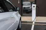 GREEN'UP PREMIUM: STACJA ŁADOWANIA POJAZDÓW ELEKTRYCZNYCH TYPU WALLBOX, JEDNOFAZOWA, 7,4KW, MODE 3, 1 PUNKT ŁADOWANIA, IP44, IK08, Z ZABEZPIECZENIEM 6MA DC, Z MODUŁEM KOMUNIKACJI I CZYTNIKA RFID