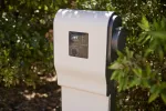 GREEN'UP PREMIUM: SŁUPEK DO MONTAŻU STACJI ŁADOWANIA TYPU WALLBOX DO PODŁOŻA