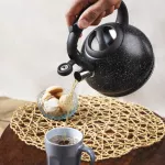 KINGHOFF CZAJNIK Z SITKIEM STAL 1,2L CZARNY MARMUREK